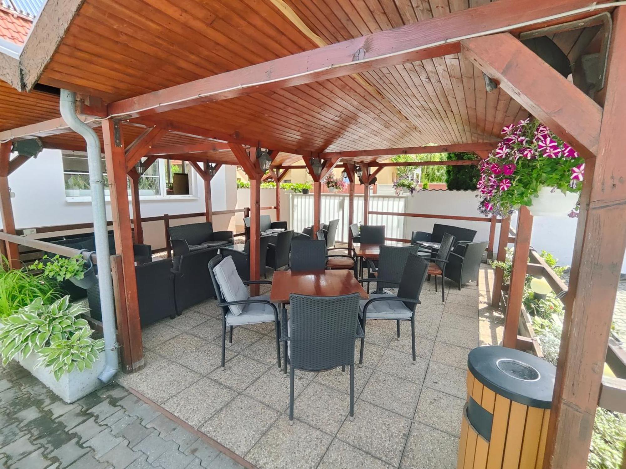 Hotel Orlan Bratislava Ngoại thất bức ảnh